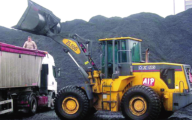 裝載機在歐洲波蘭琴斯托霍瓦煤礦施工