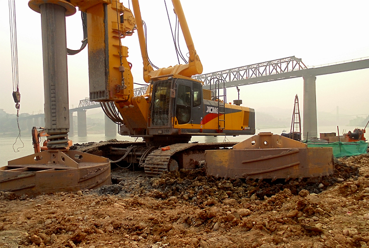 2013年3月徐工XRS1050旋挖鉆機在新白沙沱長江大橋創亞洲3.2米大直徑樁孔新紀錄
