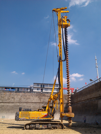 2013年6月徐工XR150DCFA長螺旋鉆機在張家港進行房建樁施工