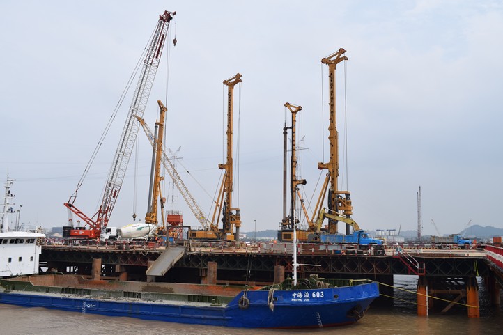 2018年7月徐工XR550D旋挖鉆機在杭紹臺鐵路椒江特大橋建設中破施工新紀錄